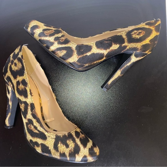 Forever 21 cheetah print heels - size 8 - Picture 4 of 6